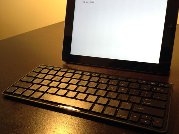 amazon-basics-bluetooth-keyboard-ipad-iphone