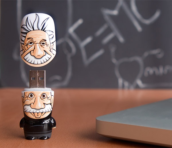 albert-einstein-flash-drive