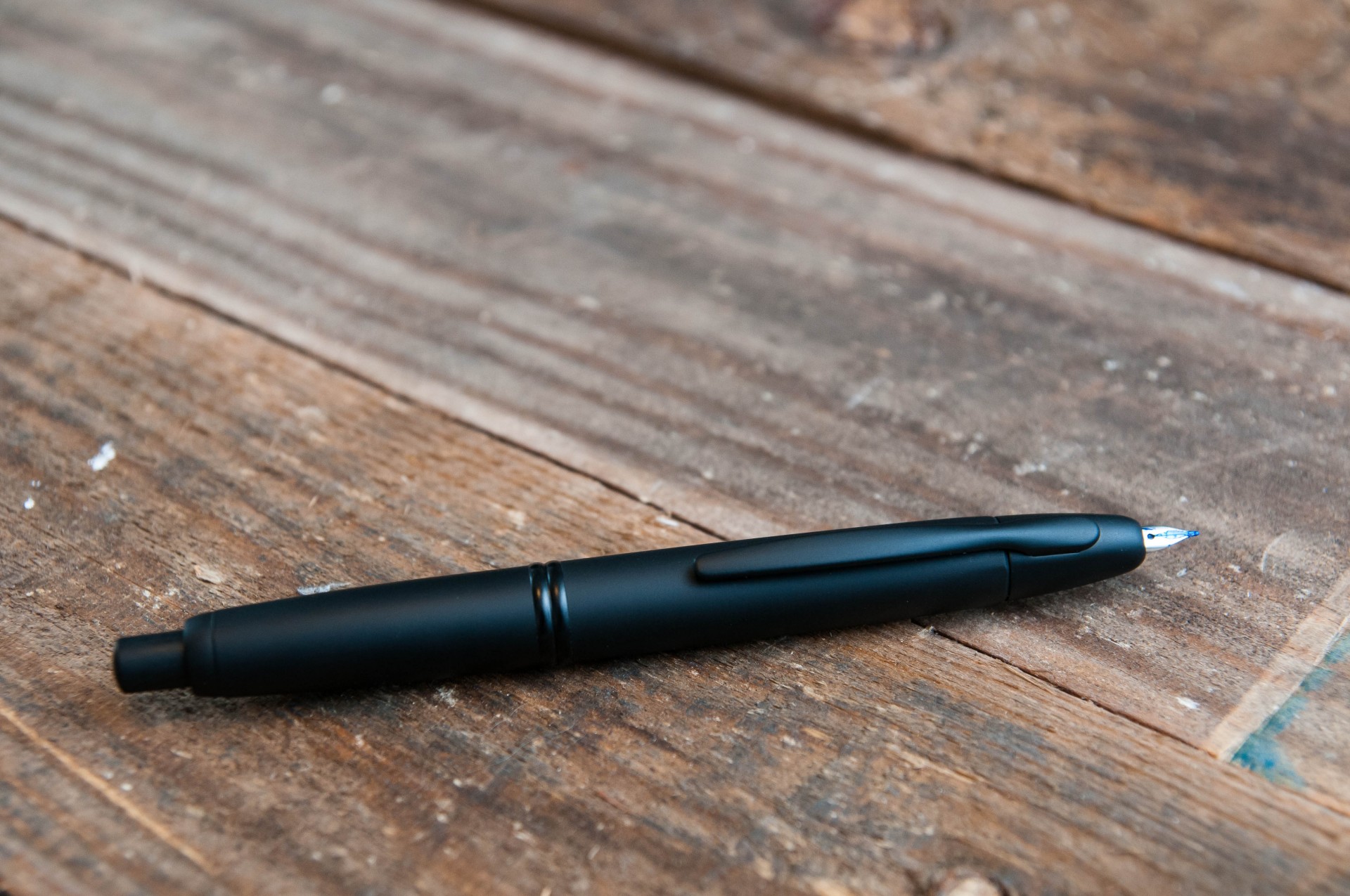 This is one of the few retractable-nib fountain pens on the market and it is extremely well done.
