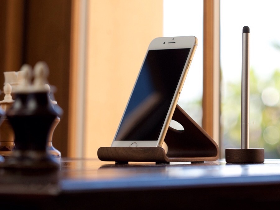 elago-w2-stand-for-iphone-and-ipad-mini