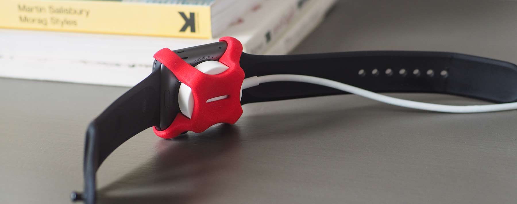 studio-neat-apple-watch-charging-clip