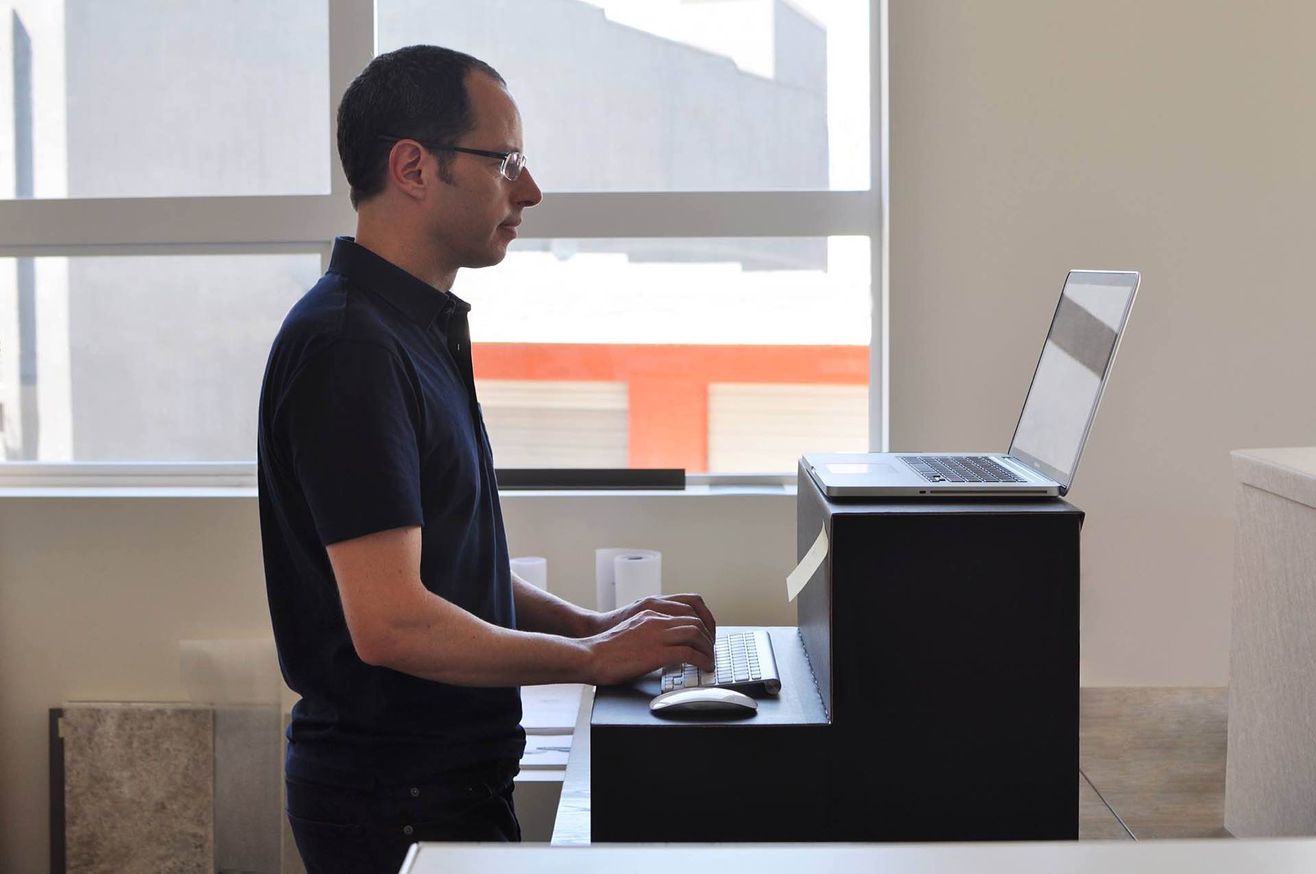 oristand-foldable-standing-desk