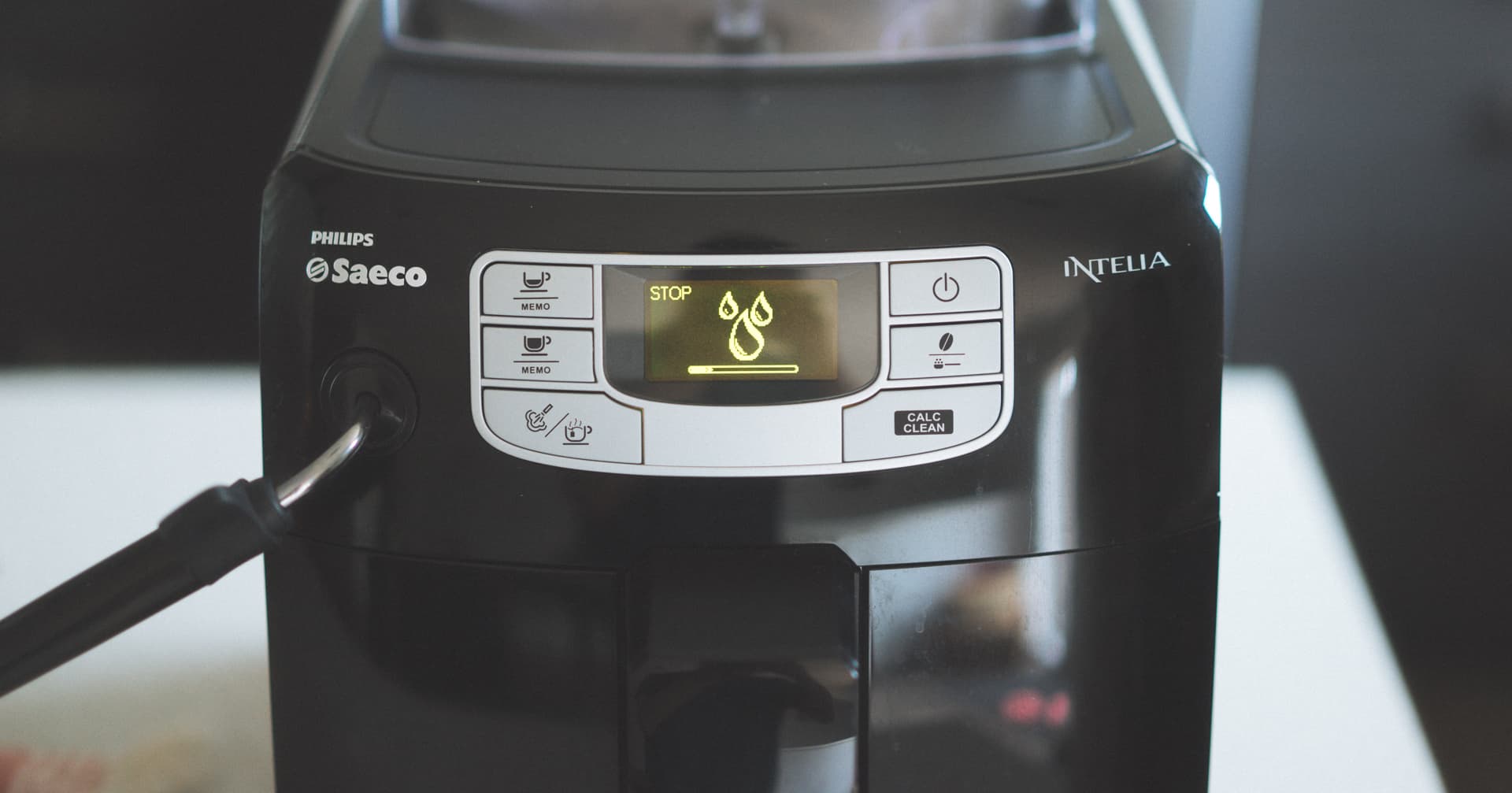 Intelia Cafetera espresso súper automática HD8751/11