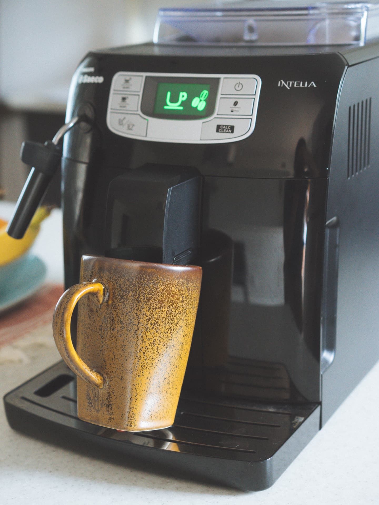 Intelia Cafetera espresso súper automática HD8751/11