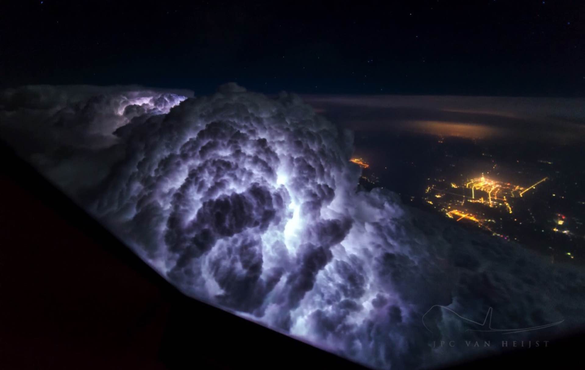 Photo: "Rapidly Growing Thunderstorm" by Christiaan van Heijst