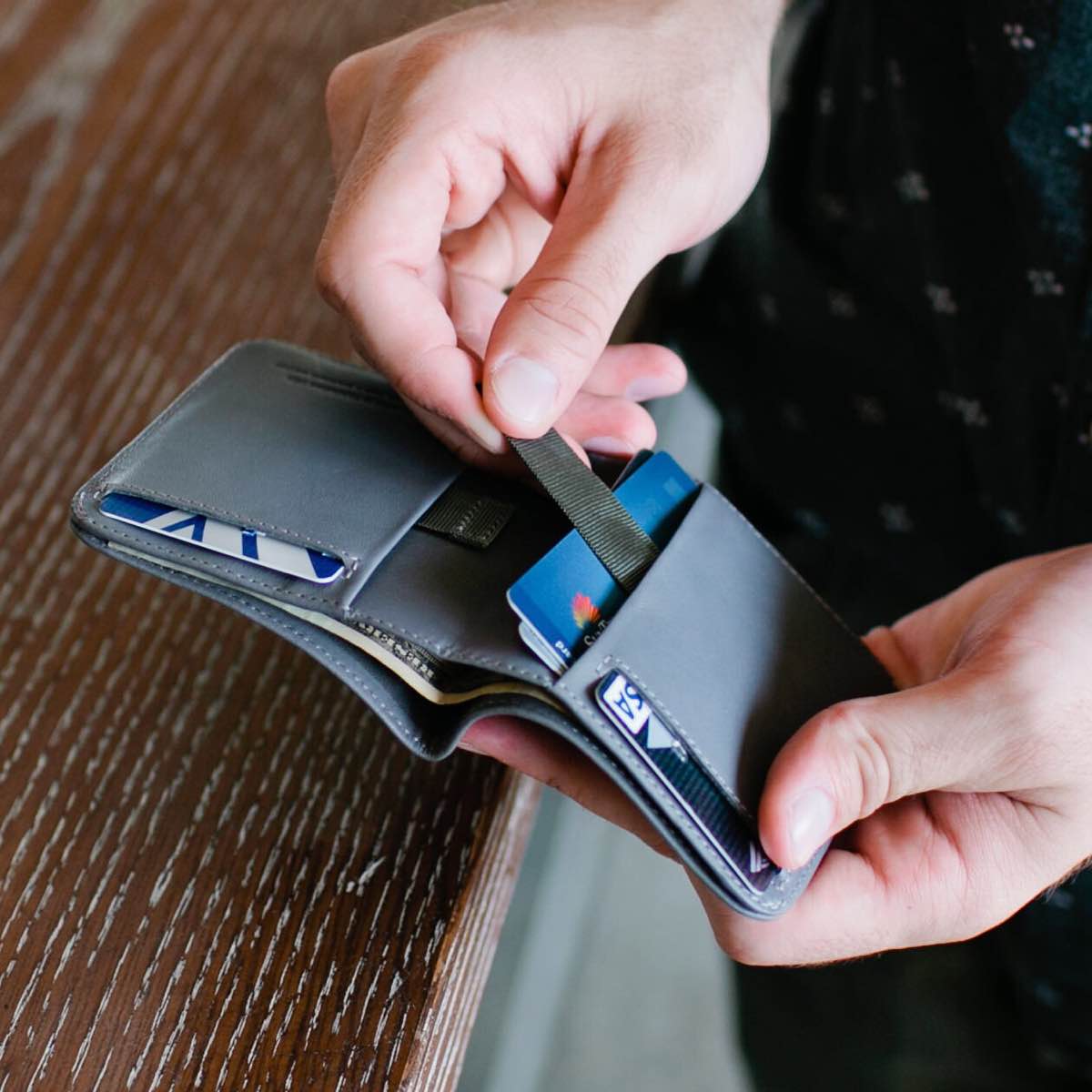 The pull-tab ribbons allow for easy card access.