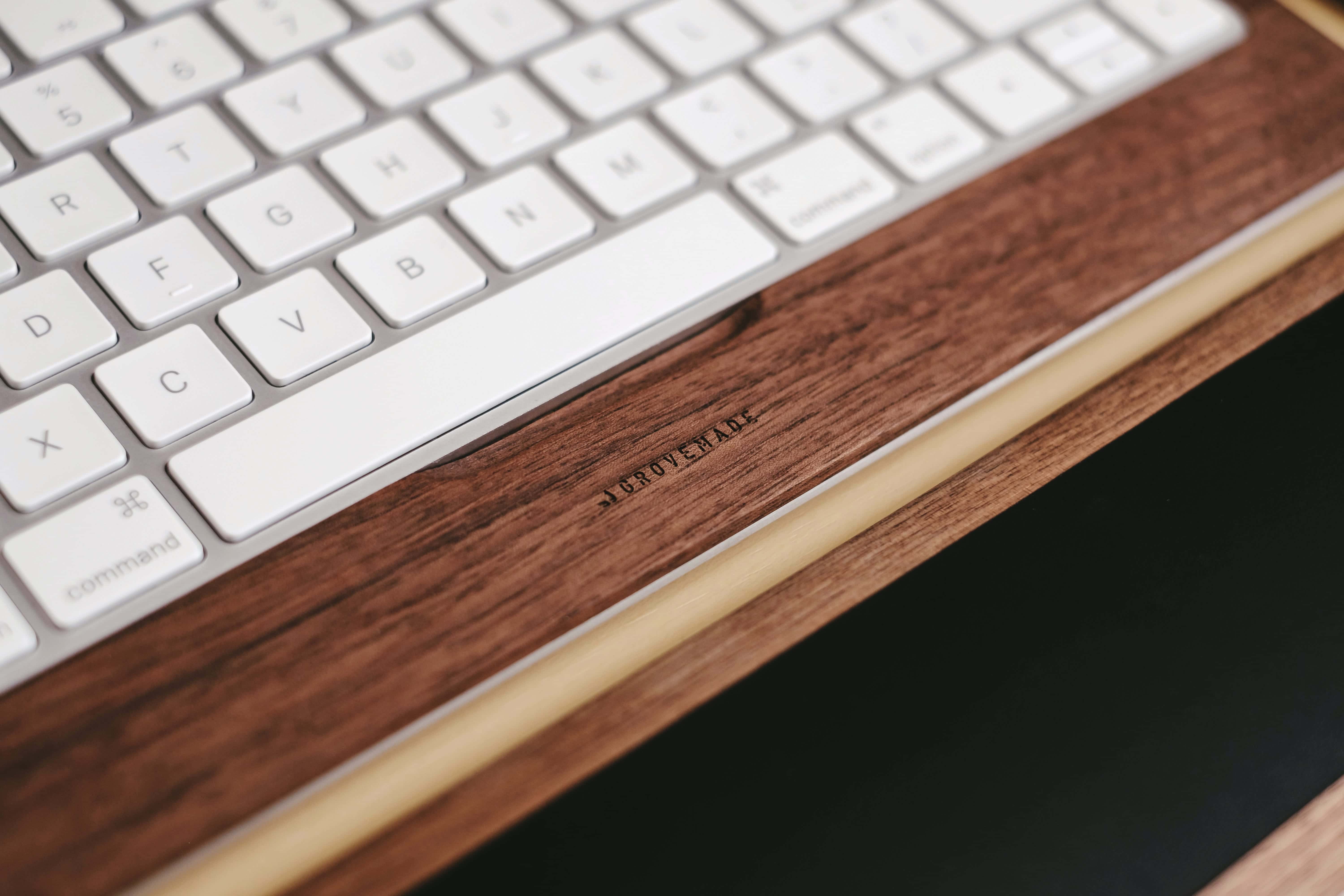 This desk tray by Grovemade uses cork and aluminum