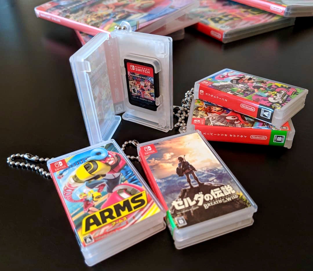 maxgames-card-pocket-mini-keychain-cases-for-nintendo-switch-cartridges