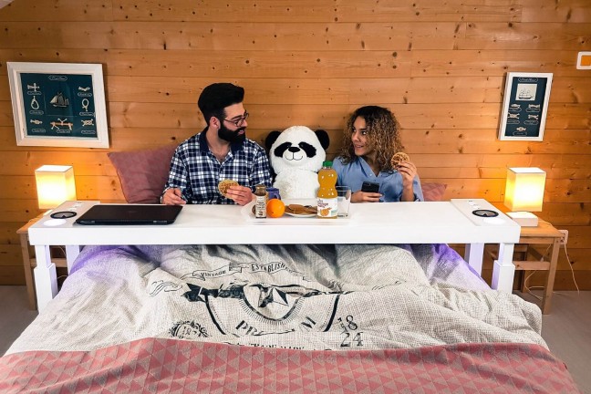 bedchill-connected-overbed-rolling-table