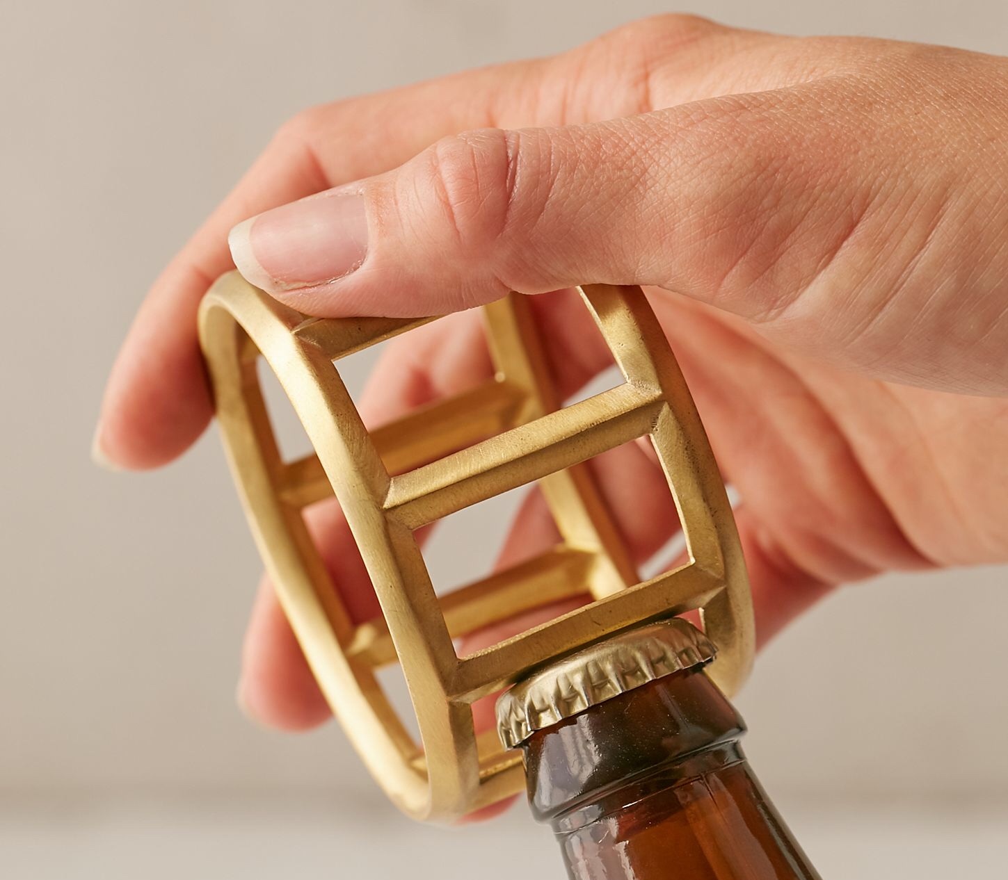 umbra-shift-roll-bottle-opener