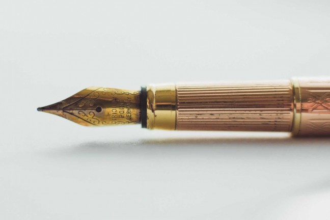 our-favorite-metallic-pens-guide-hero-art-lasovsky