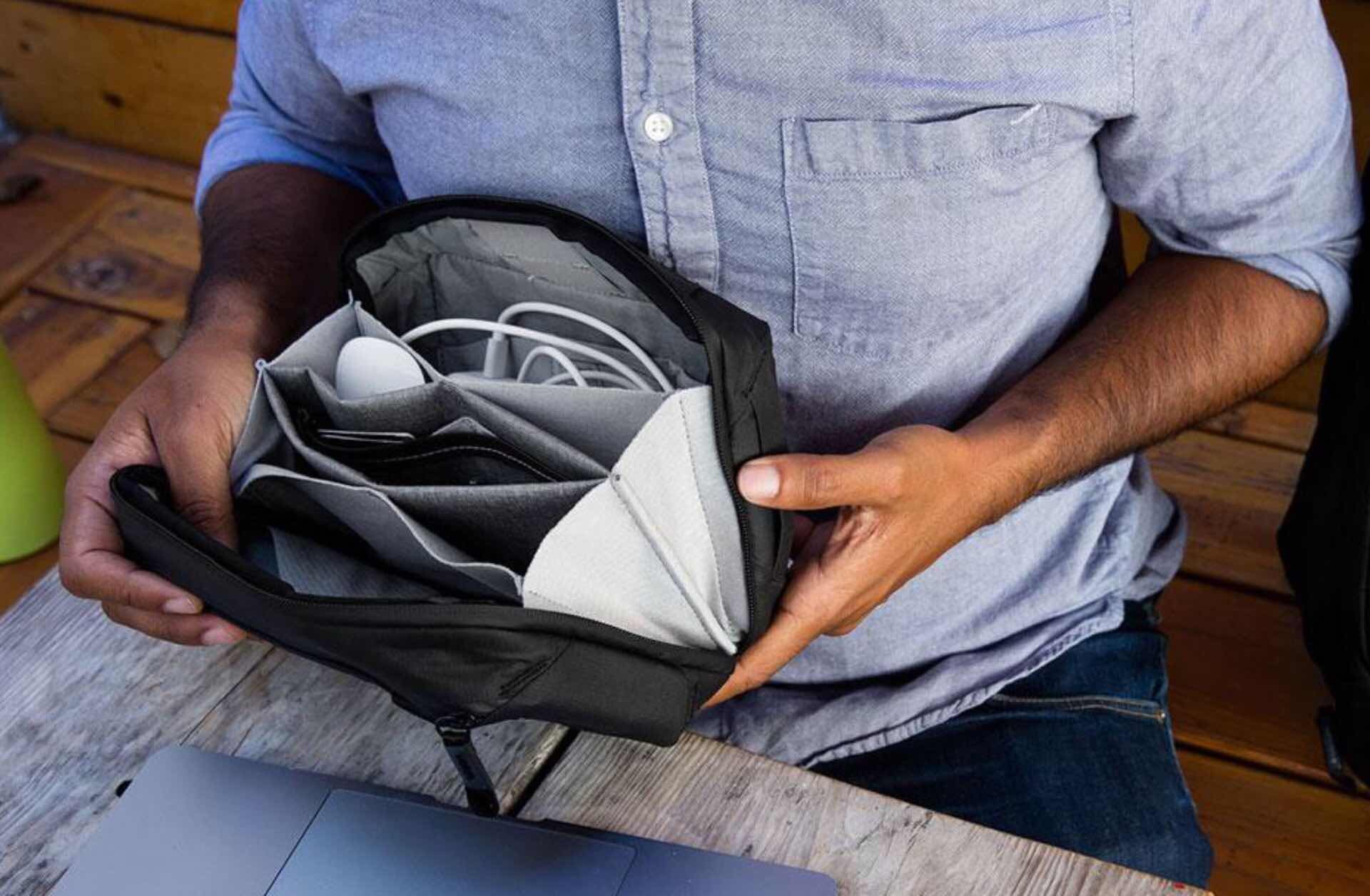 peak-design-tech-pouch-lifestyle