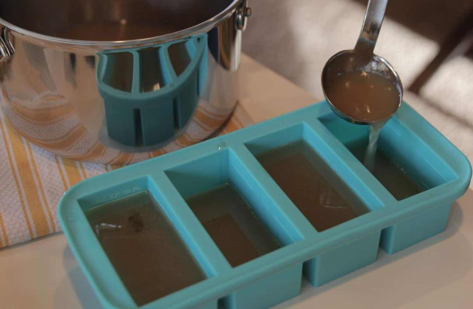 souper-cubes-soup-freezing-silicone-trays-3