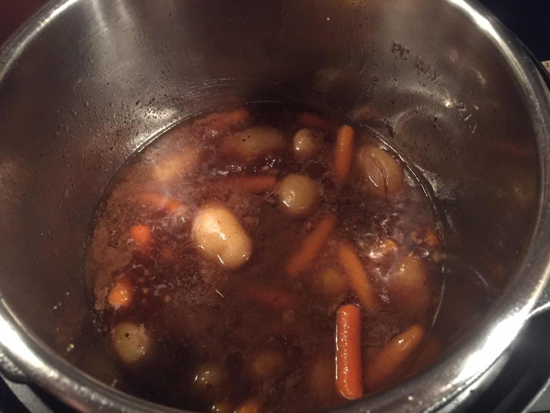 recipe-instant-pot-roast-veggies-sauce-1