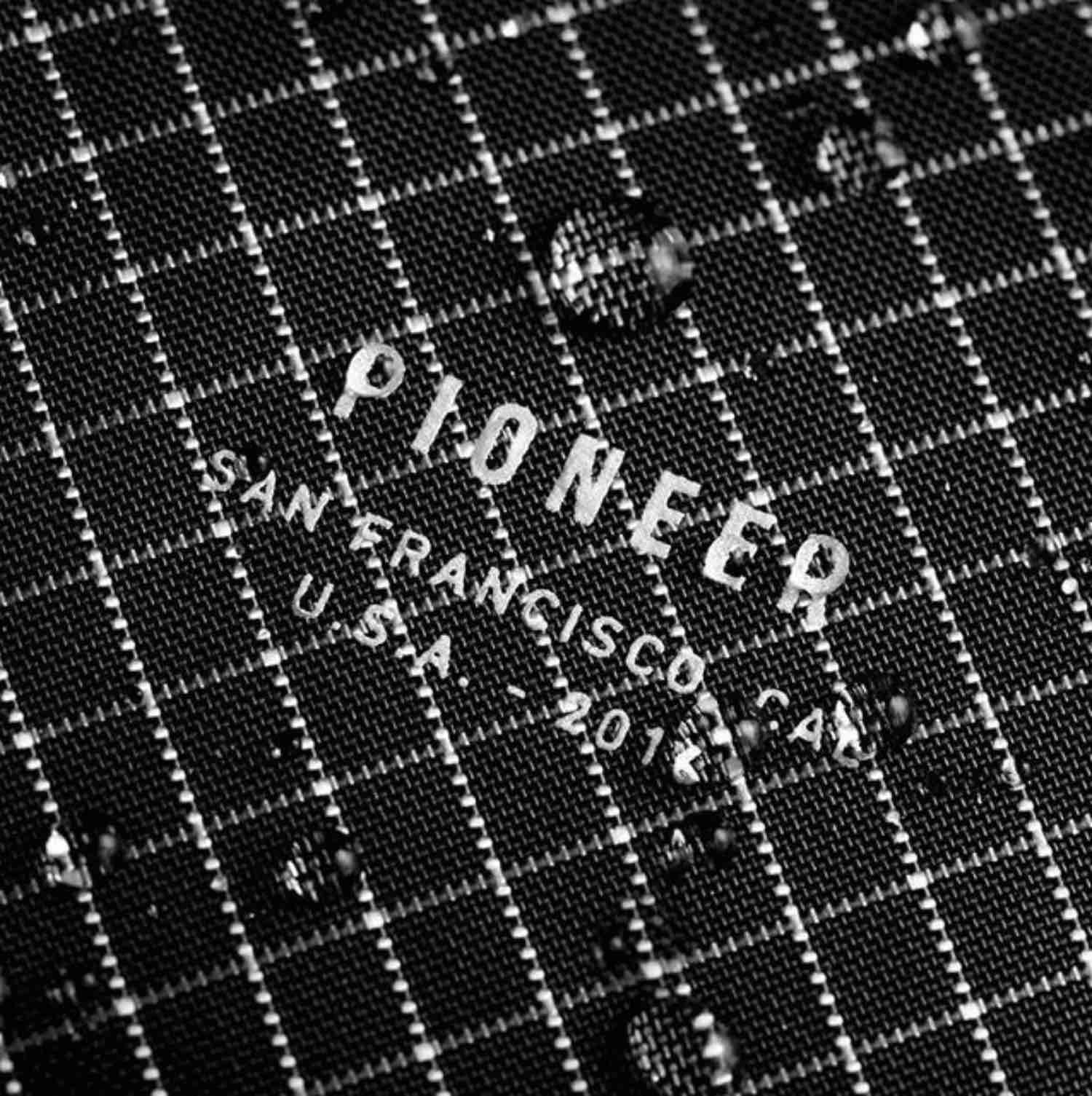 pioneer-molecule-card-wallet-closeup