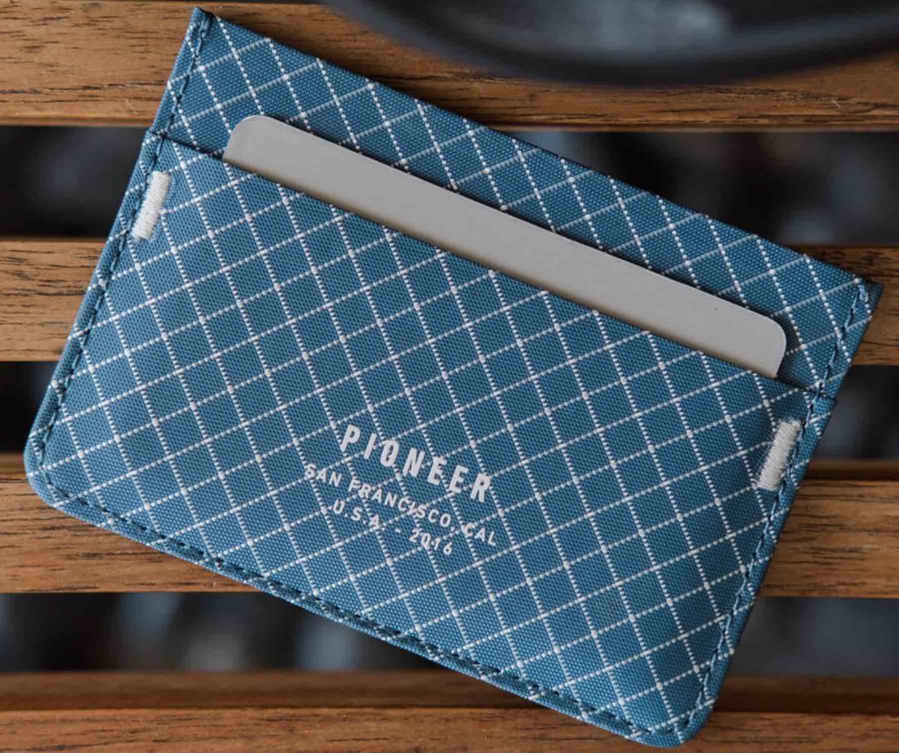 pioneer-molecule-card-wallet