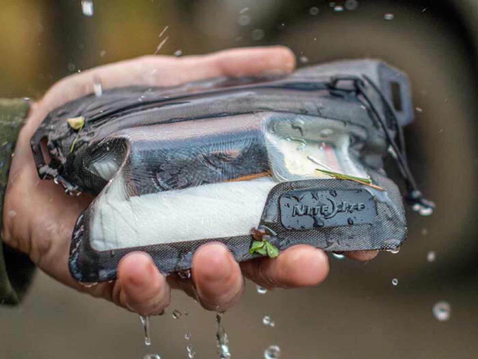 nite-ize-runoff-waterproof-wallet