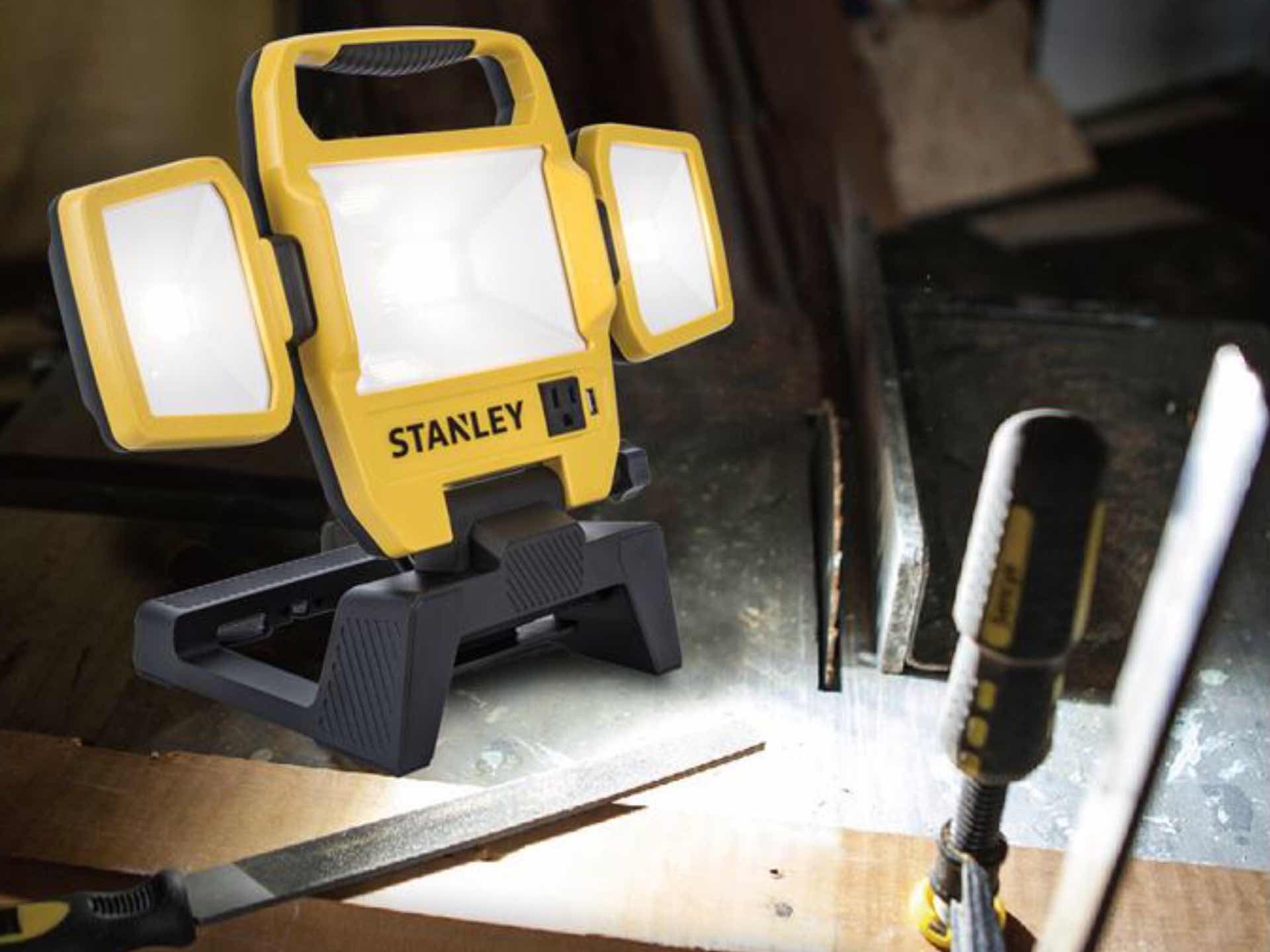 stanley-5000-lumen-led-portable-work-light-2