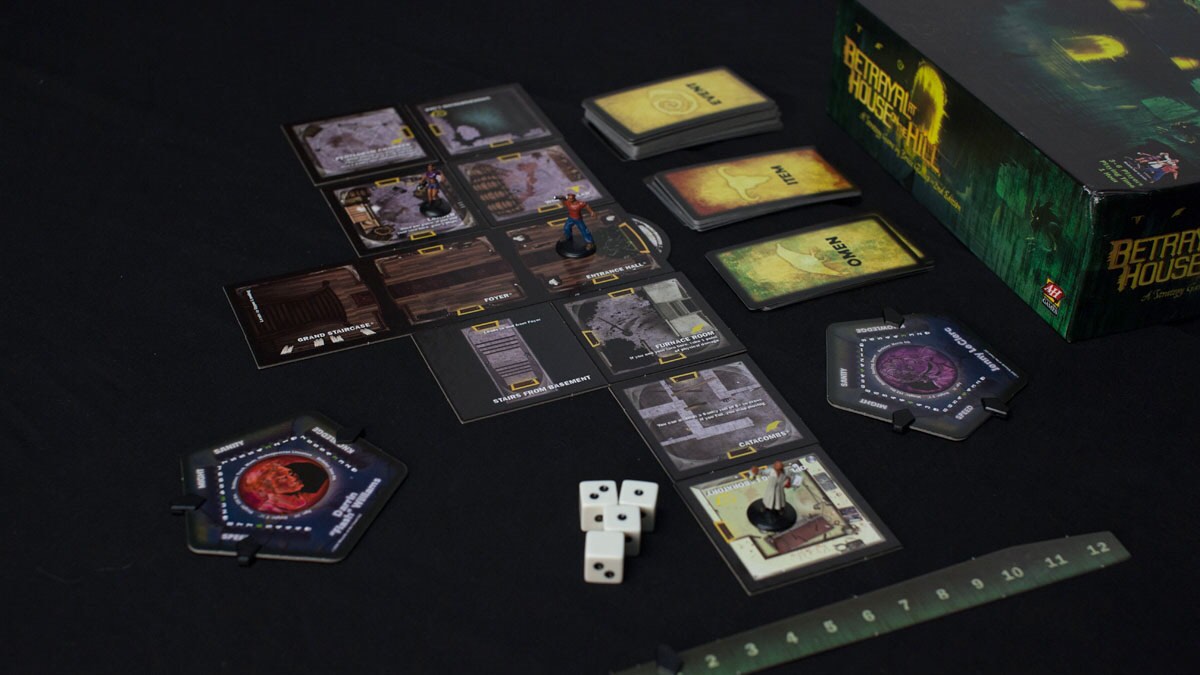 betrayal-at-house-on-the-hill-board-game-2