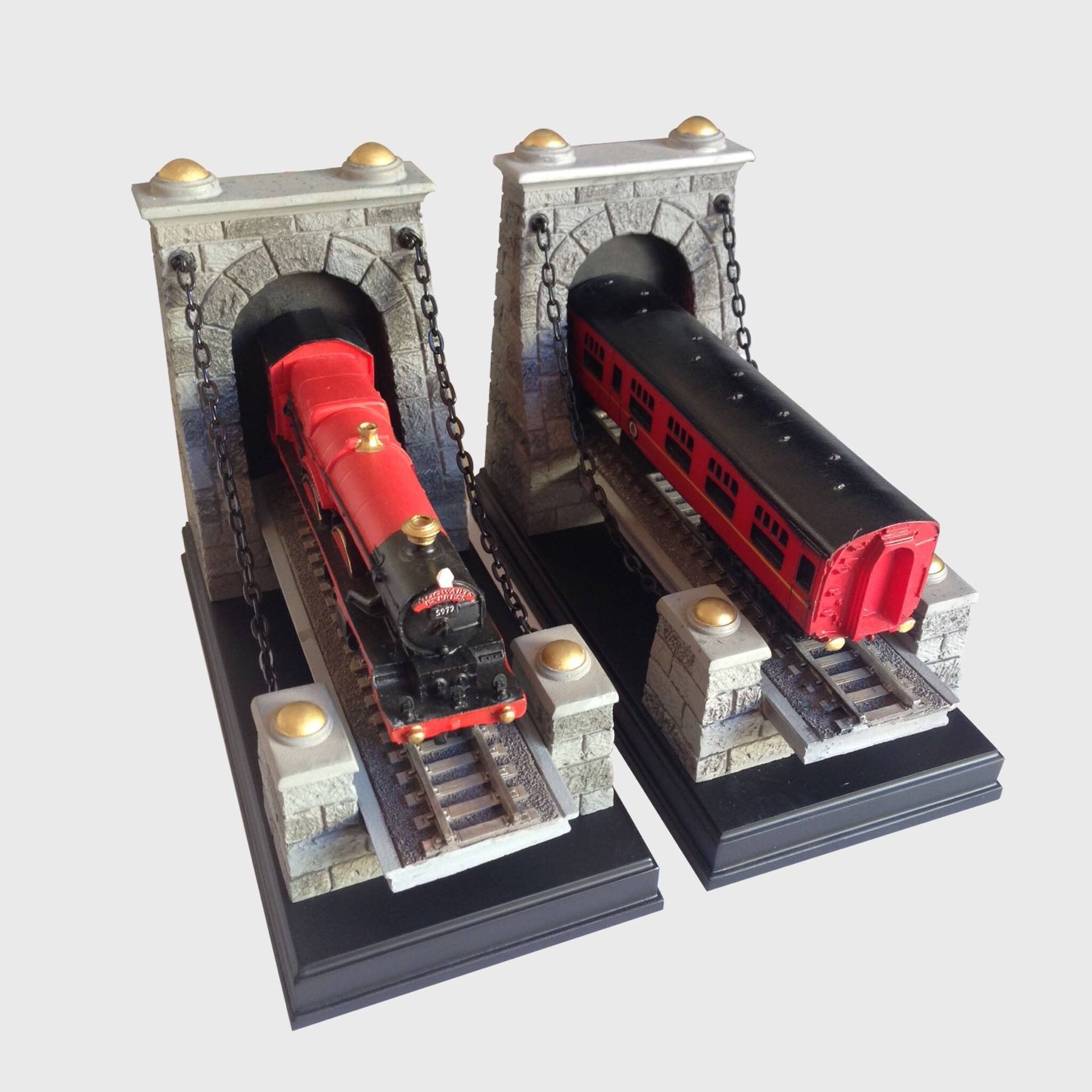 hogwarts entrance gate bookends