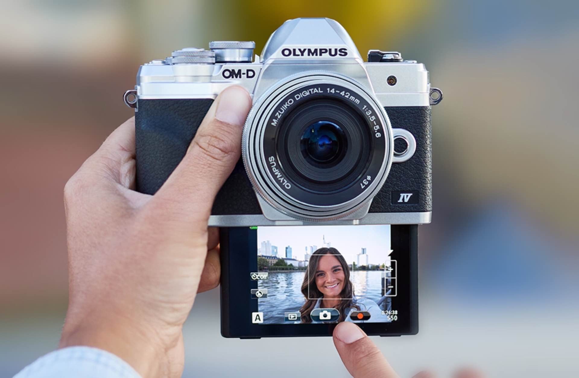 olympus-om-d-e-m10-mark-iv-camera-selfie-display