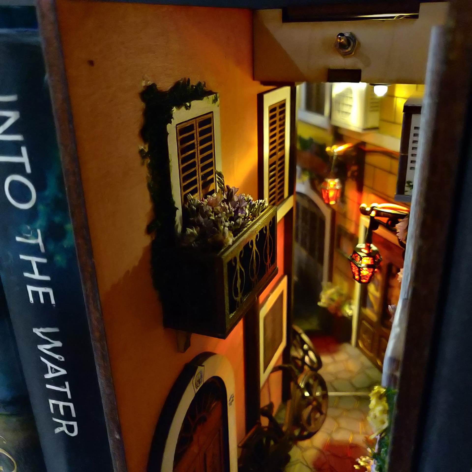 minialley-bookshelf-insert-dioramas-italy