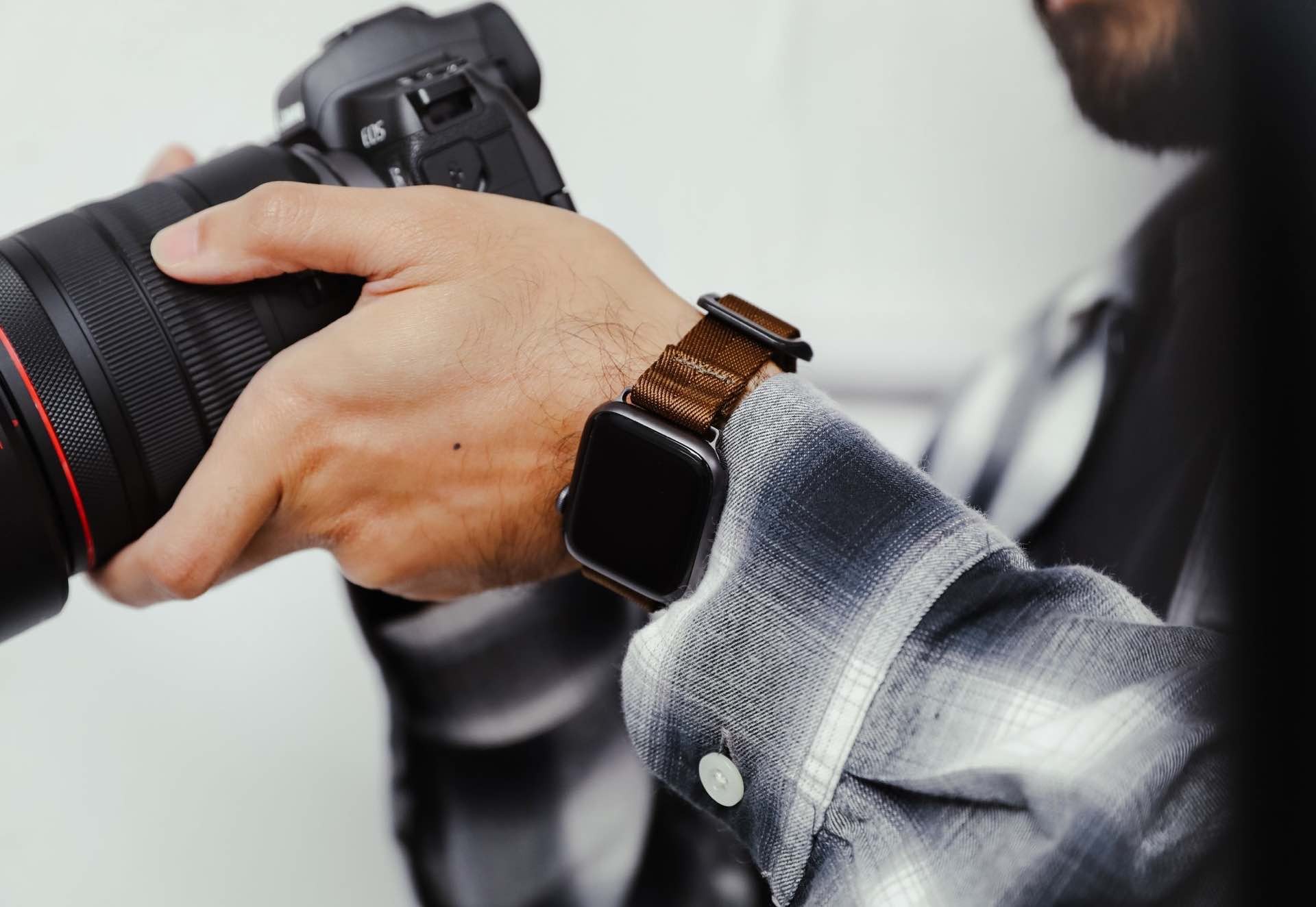 dsptch-fidlock-apple-watch-strap-lifestyle-camera