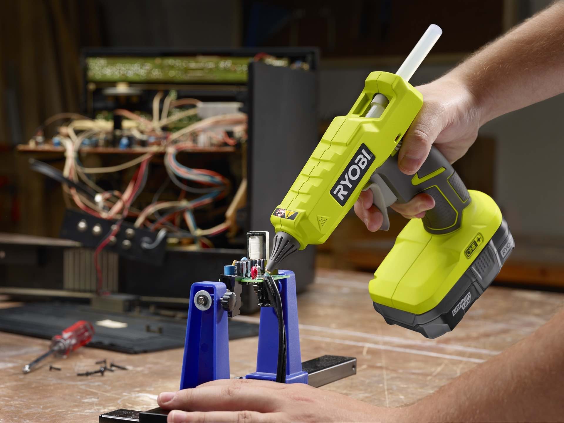 Ryobi P305 ONE Cordless 18 Volt Hot Glue Gun Tools and Toys