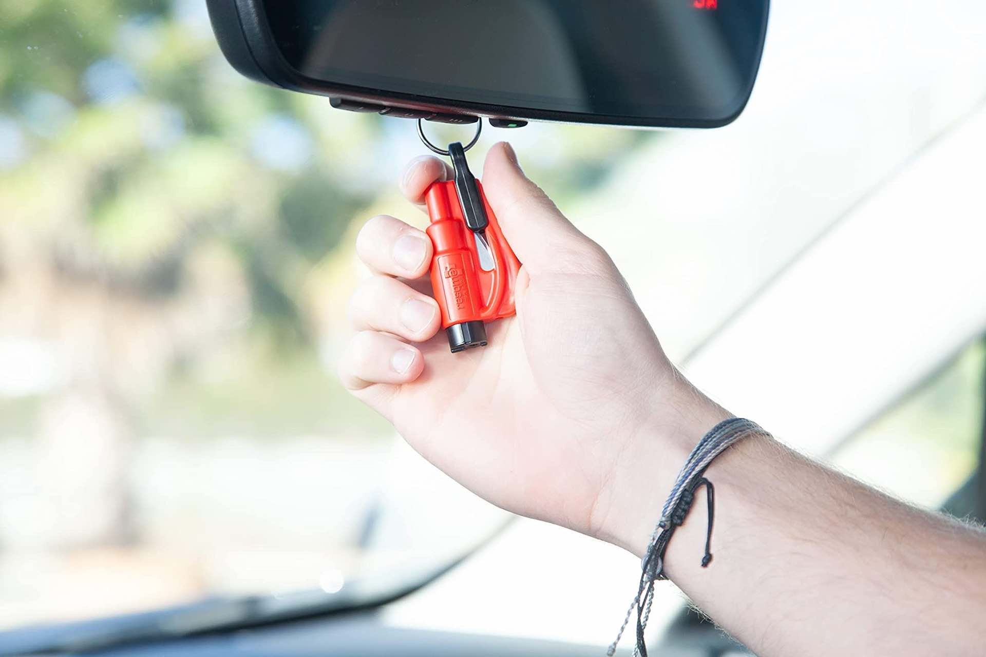 resqme-keychain-car-escape-tool-2