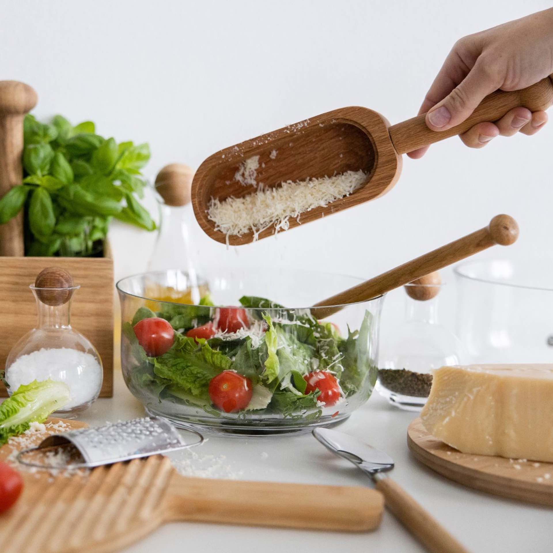 sagaform-nature-collection-oak-cheese-grater-with-handle-2