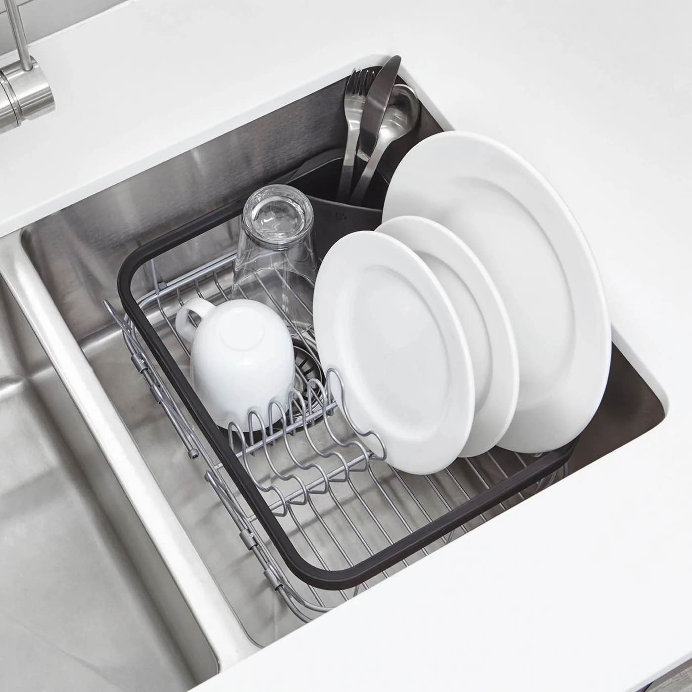 umbra-sinkin-expandable-dish-drying-rack-in-sink