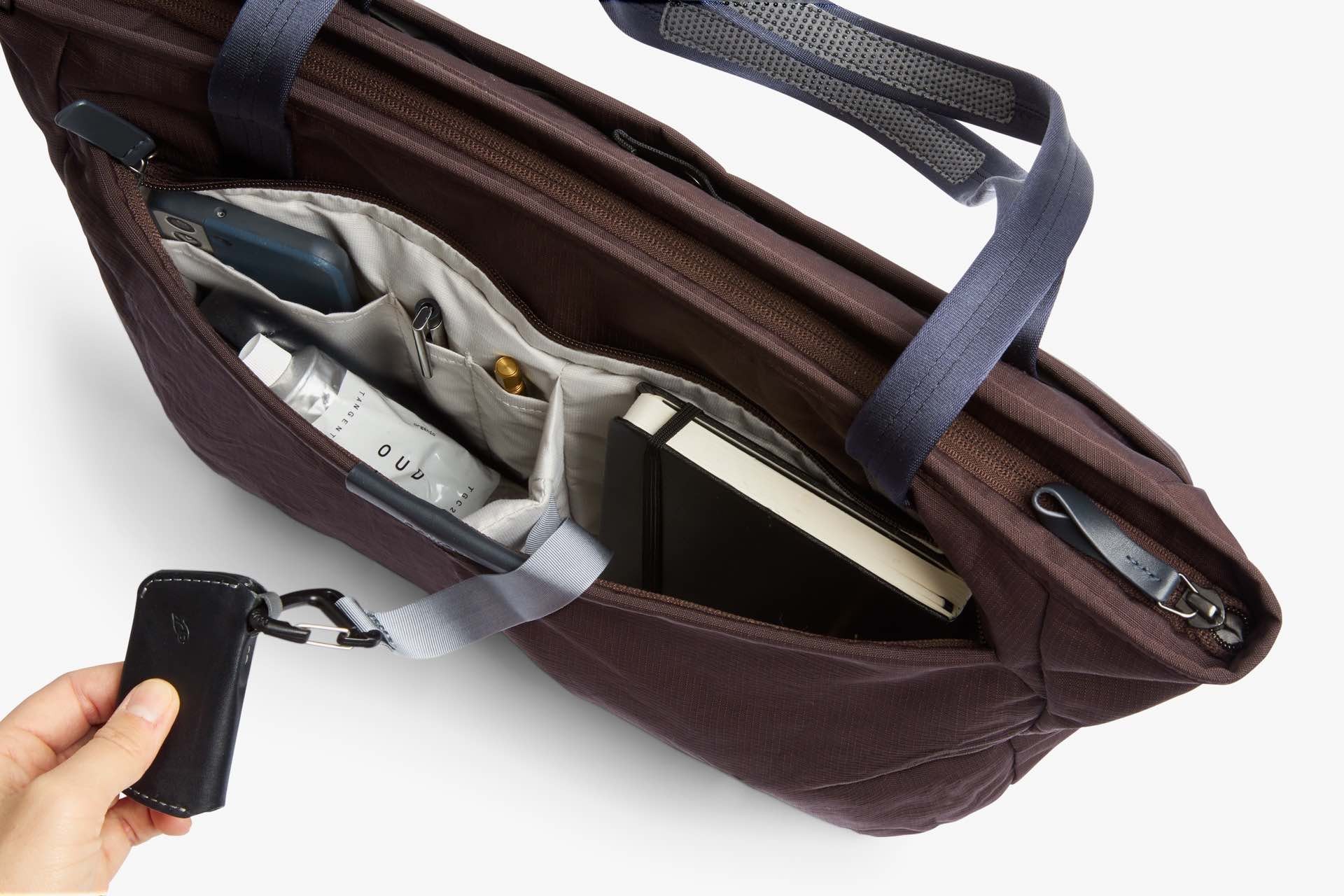 bellroy-tokyo-wonder-tote-bag-front-pockets