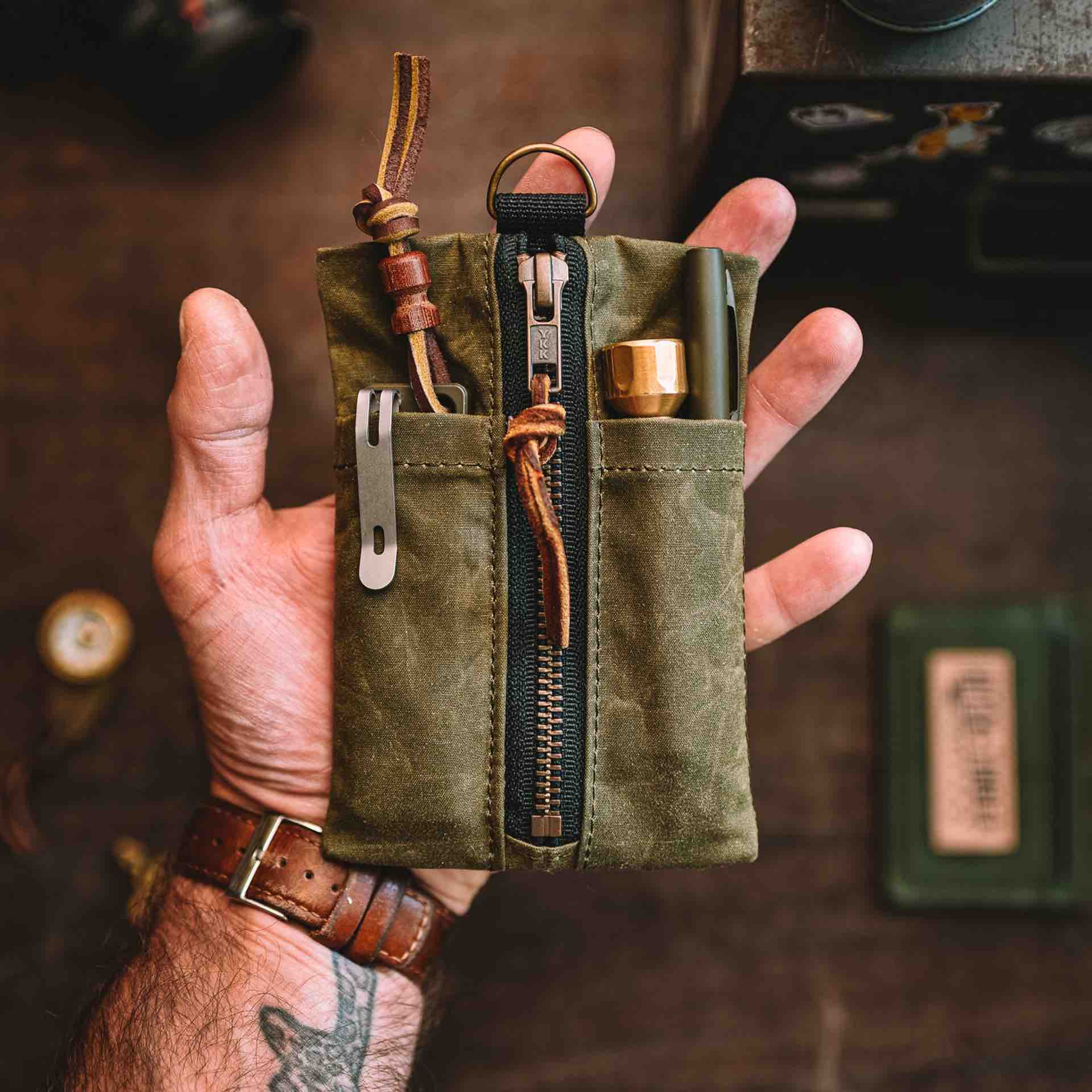 hitch-timber-pocket-tool-pouch-in-hand