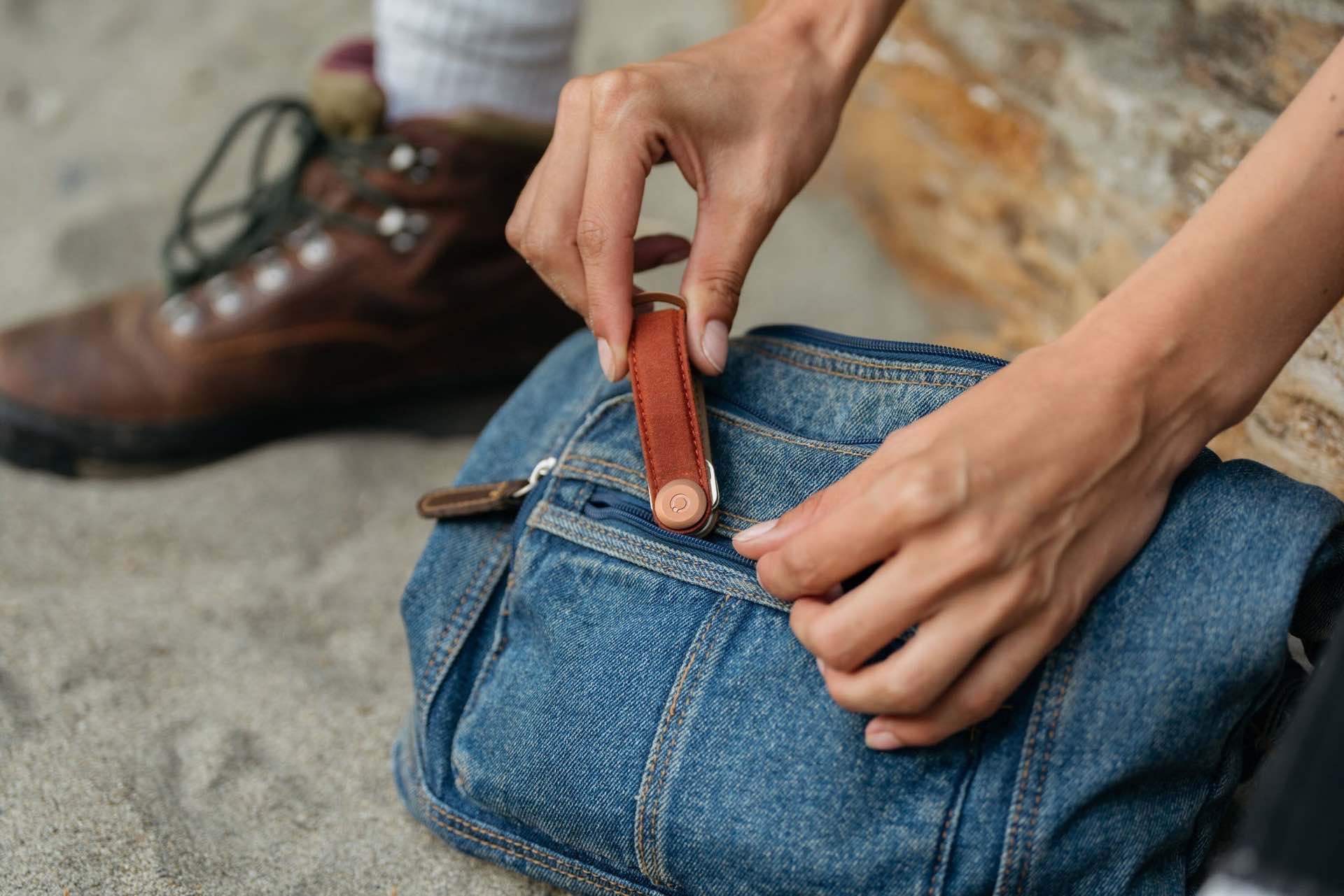 orbitkey-waxed-canvas-key-organizer-bag-pocket