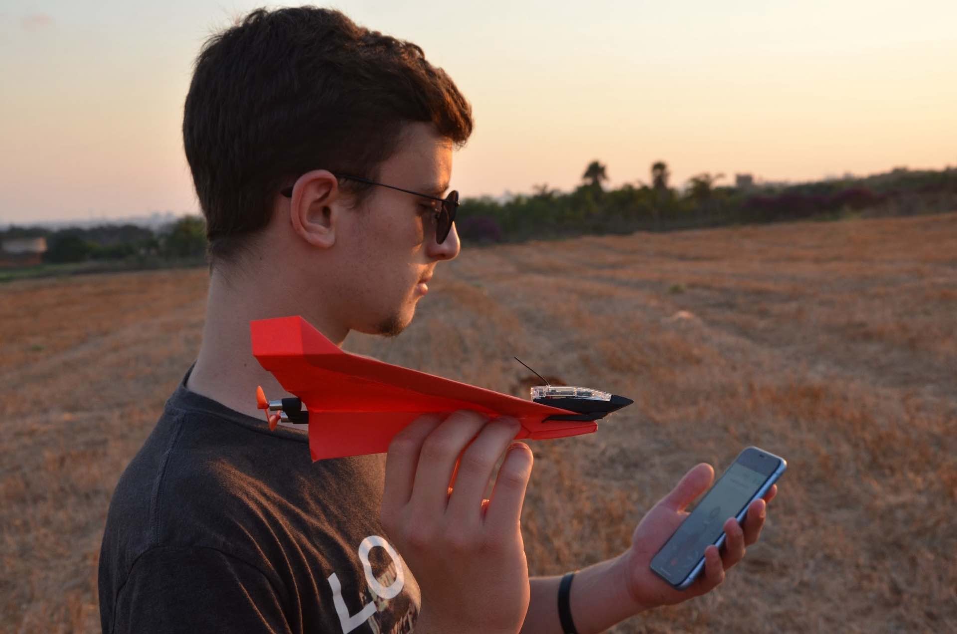 powerup-4-0-smartphone-controlled-paper-airplane-kit-lifestyle