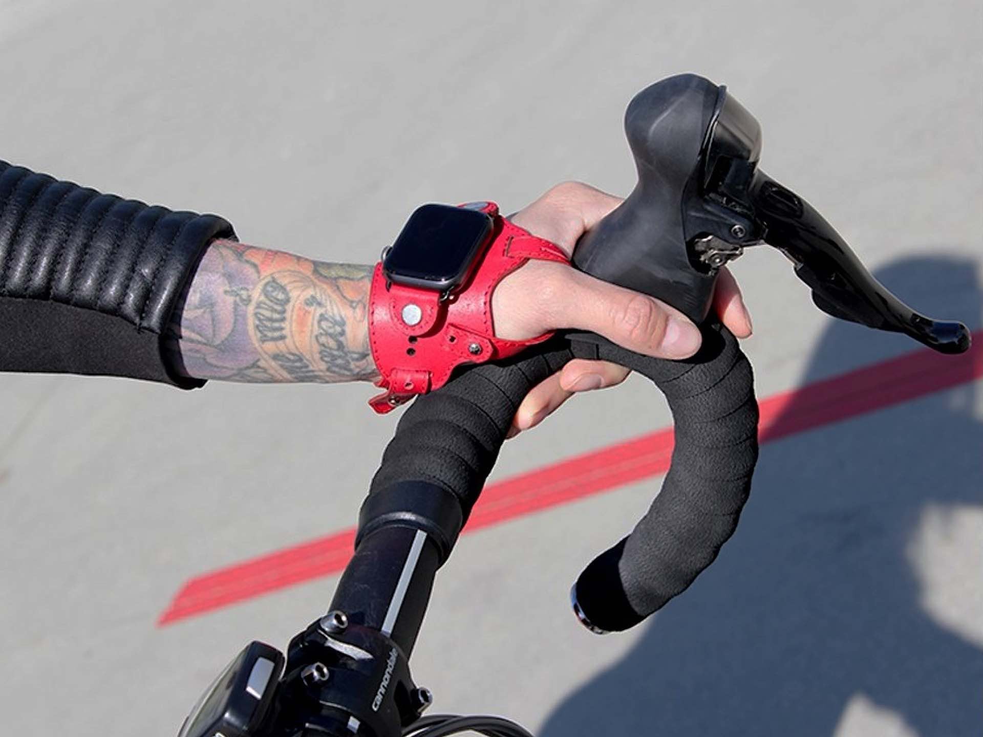 ergonband-ergonomic-band-for-apple-watch-biking