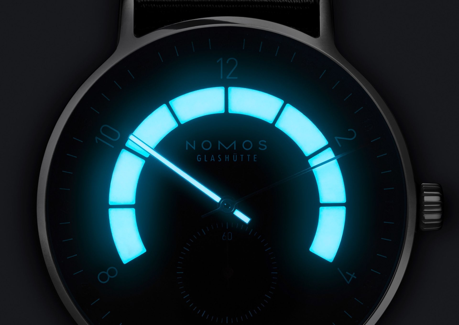nomos-glashütte-autobahn-neomatik-watch-glow