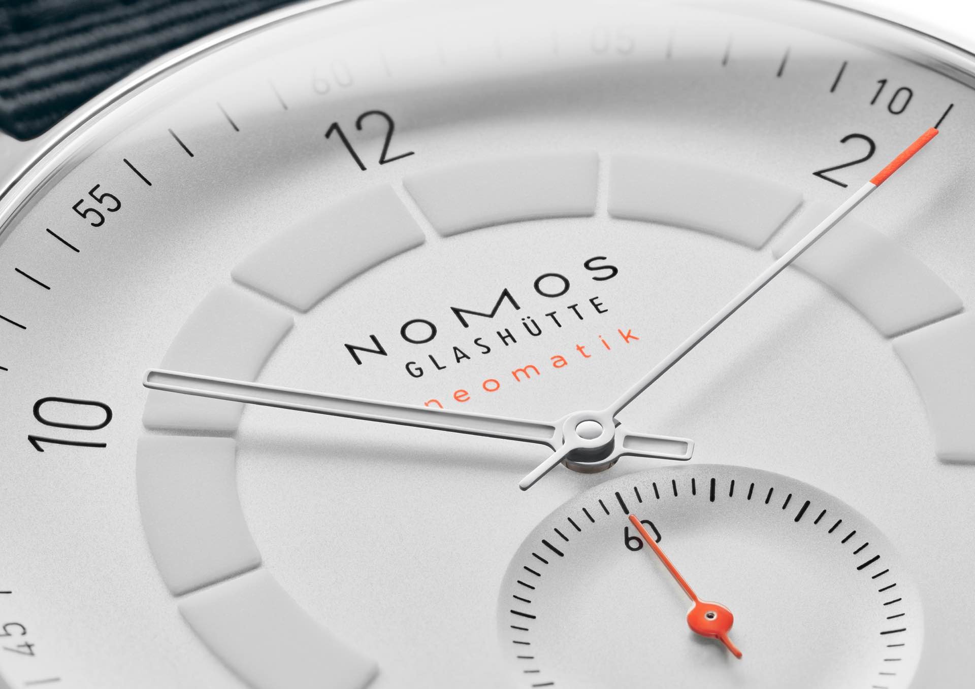 nomos-glashütte-autobahn-neomatik-watch-dial-2