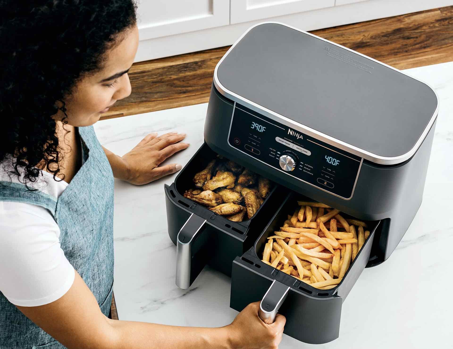 ninja-foodi-dz401-10-quart-dual-basket-air-fryer-lifetsyle