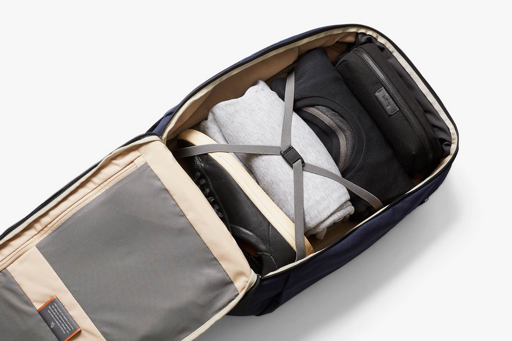 bellroy-transit-backpack-interior